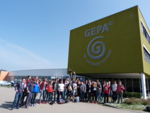 Unsere NGK-Schüler/innen vor der GEPA-Zentrale Wuppertal