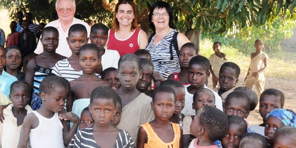 Ursulinen ermöglichen Schulbau im Busch – Mädchenrealschule spendet für afrikanische Dorfschule – große Fastenaktion  –
