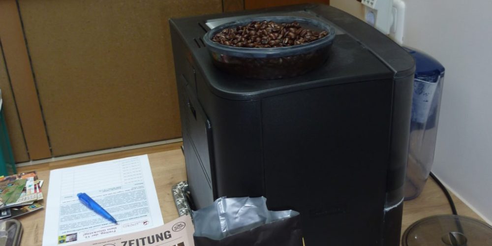 JPRS Jufi & fair bestückt alle Kaffeemaschinen in den Lehrerzimmer des Berufsschulzentrums mit fairen Bohnen!!!