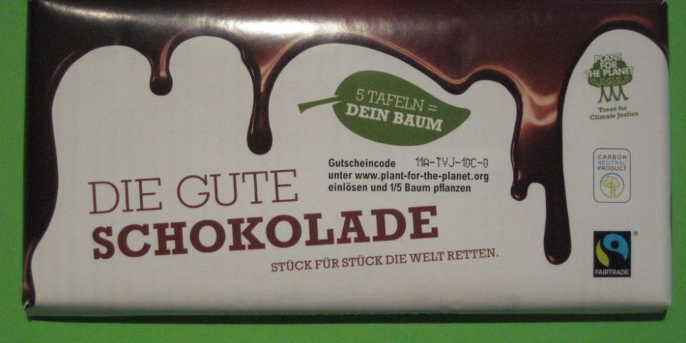 Die gute Schokolade als Sortimentserweiterung unseres Eine-Welt-Ladens: mit 5 Tafeln Fairtrade-Schokolade einen Baum pflanzen