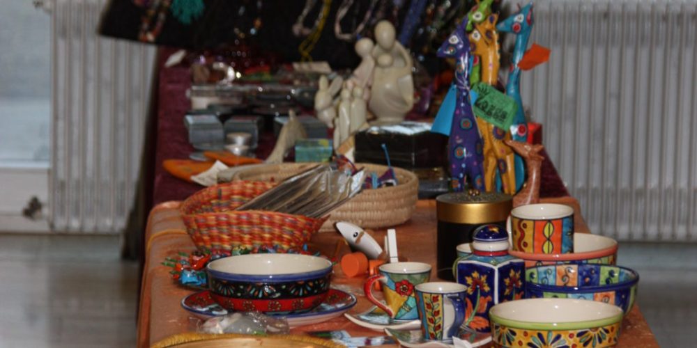 traditionelle Adventsfeier mit Basar mit fair gehandelten Lebensmitteln und Kunstgewerbe