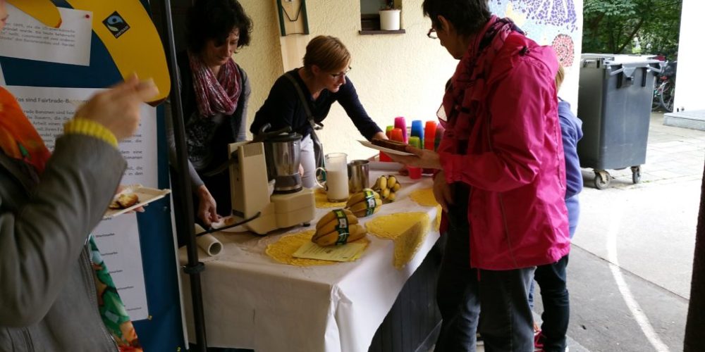 Tag der offenen Tür an der Grundschule Grevenbroich-Mitte mit Fairtrade-Kaffee und Bananenshake