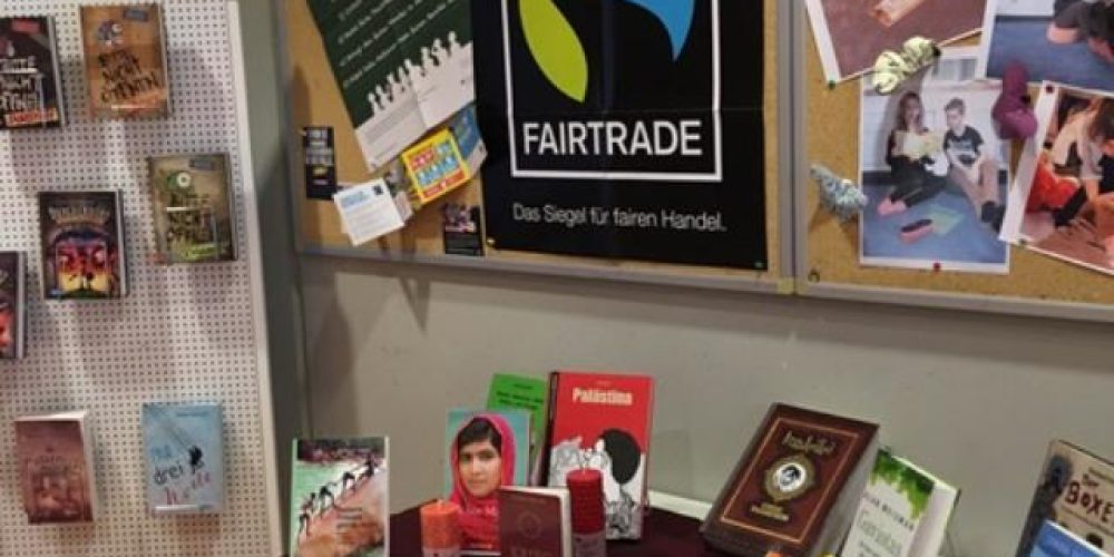 Büchertisch zum Thema Fairtrade