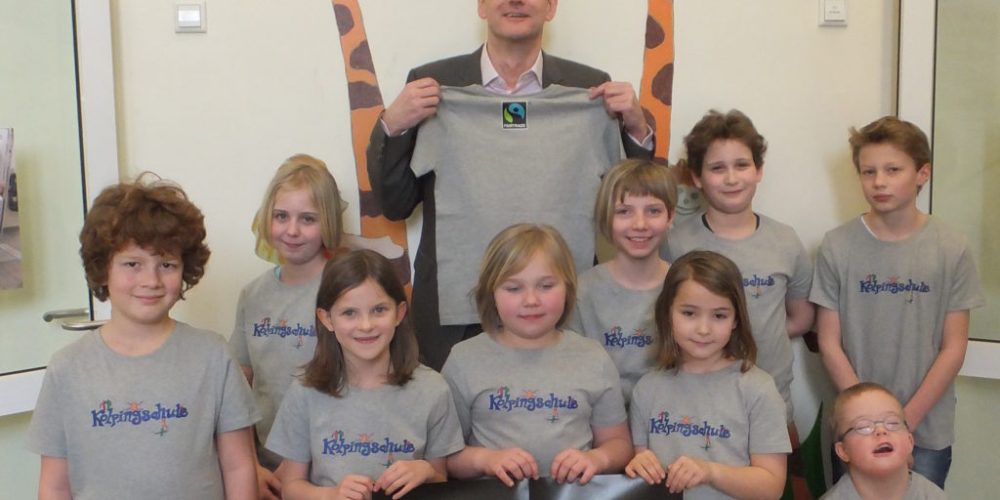 Landtagsabgeordneter Thomas Mütze sponsert Faires Schul – T-Shirt