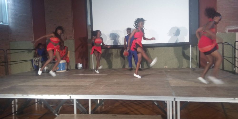 Das Hope Theatre aus Nairobi, Kenia, am Leibniz-Gymnasium