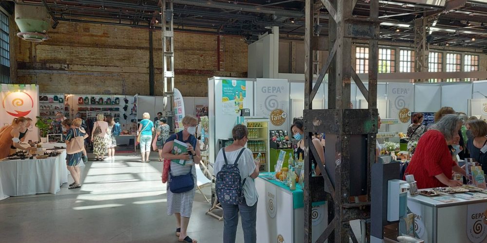 WTG stellt Faire Projekte mit “Bennis Wald” und Zusammenarbeit mit dem Eine-Welt-Laden Linz bei Fairtrade-Messe in Bad Hersfeld vor