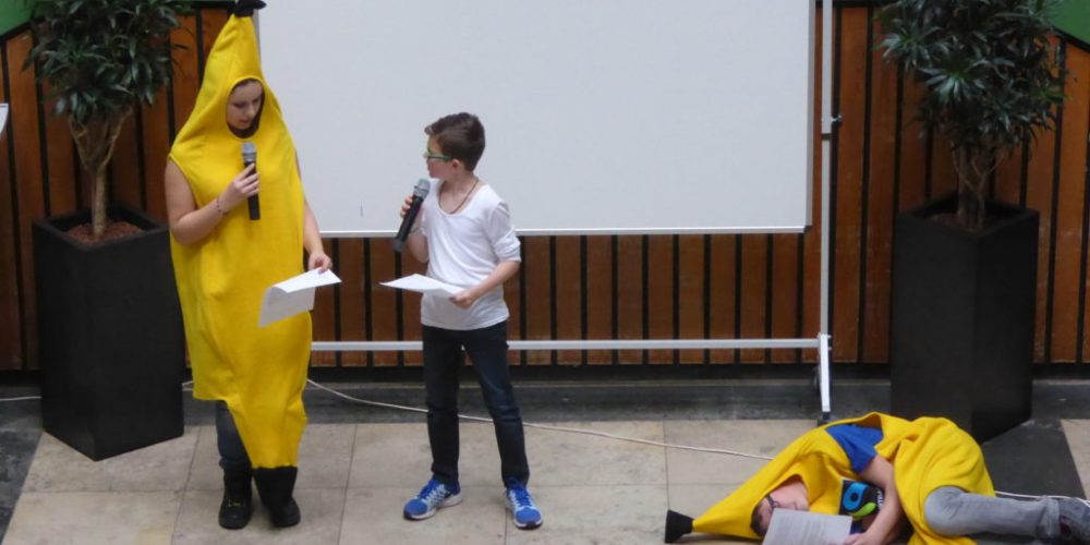 Die Bananen und das Milchfläschchen-ein Sketch über den Fairen Handel